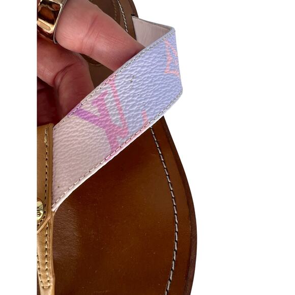 Louis Vuitton Monogram Sunny Flat Thong Sandals in Rose Clair Pink - Picture 7 of 14